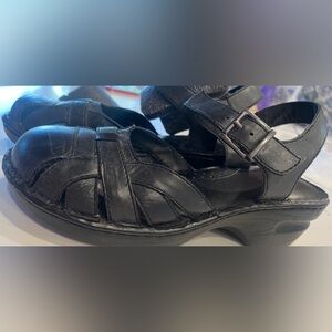New Without Tags. B.O.C. Chic Black Leather Sandals. Size 9.